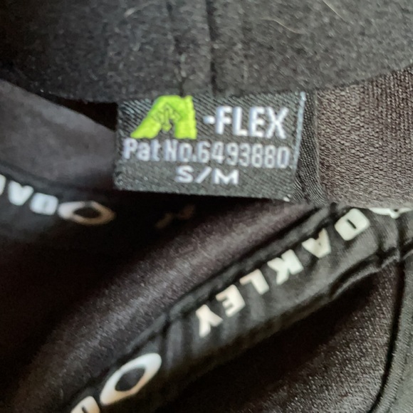 Oakley Classic Cap Flex Fit Mesh Size S/M - Picture 8 of 10